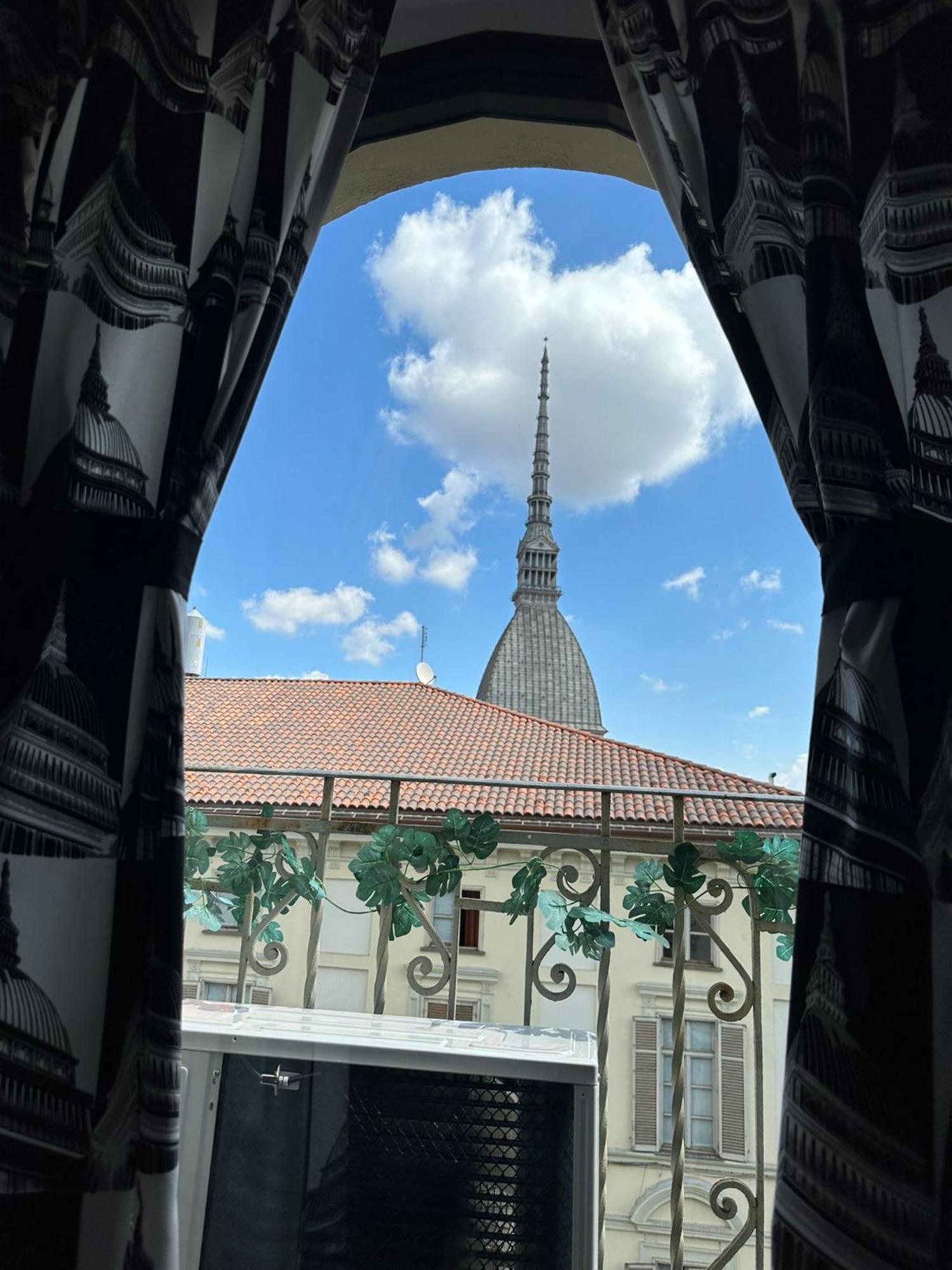 Historic Center Via Po Apartment Turin Bagian luar foto