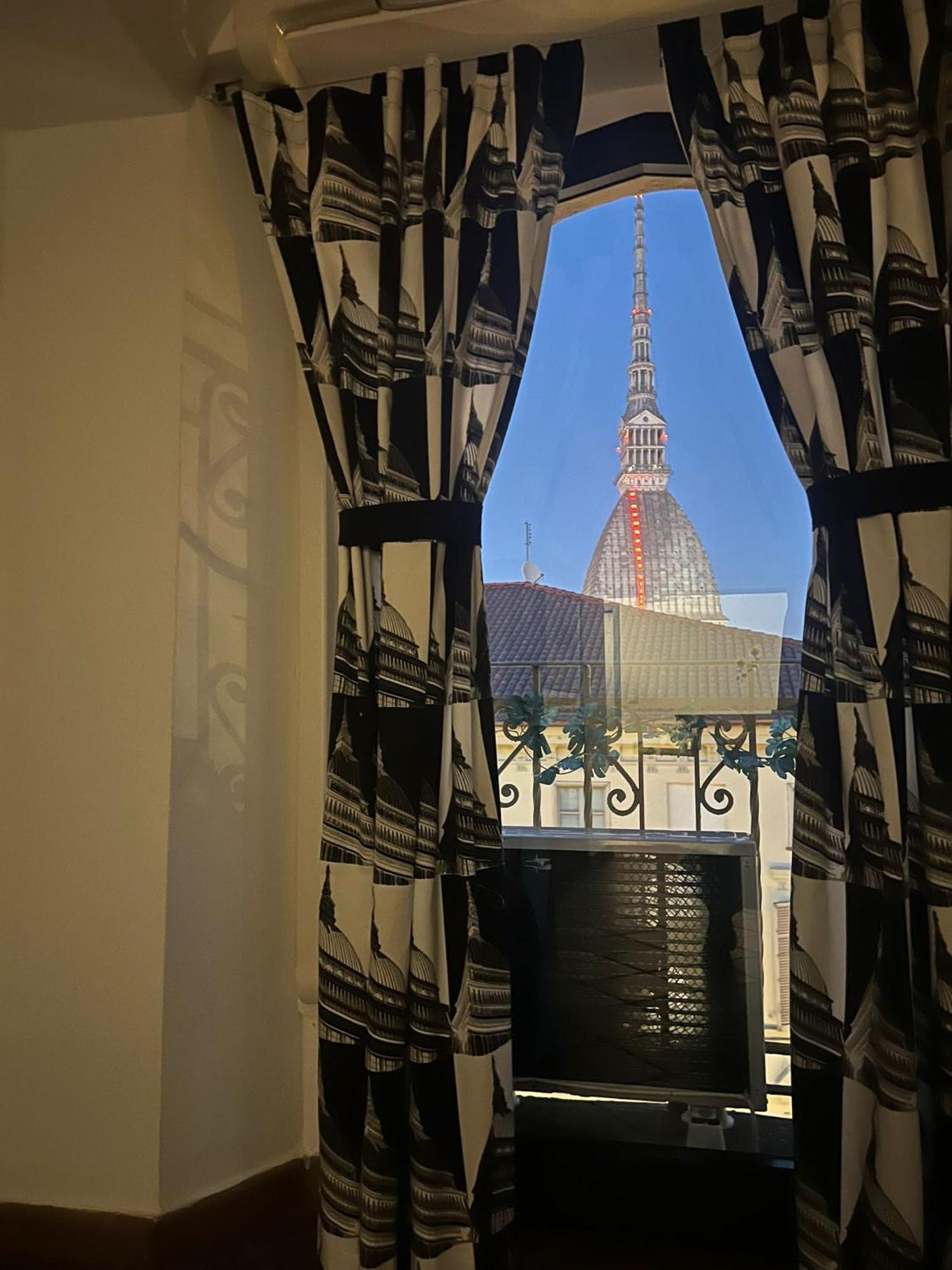 Historic Center Via Po Apartment Turin Bagian luar foto